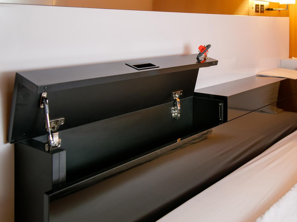 First Cabin Tkp Nagoya Station Hotel Bagian luar foto