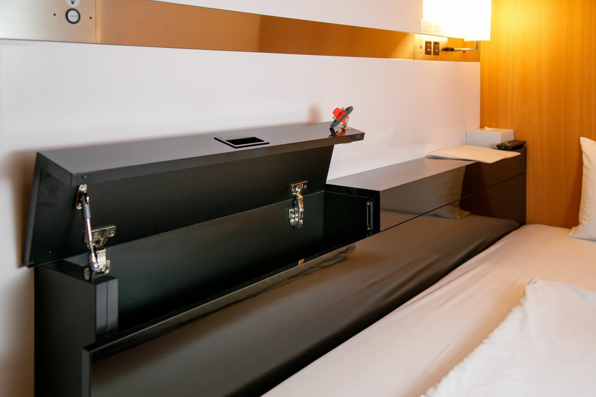 First Cabin Tkp Nagoya Station Hotel Bagian luar foto