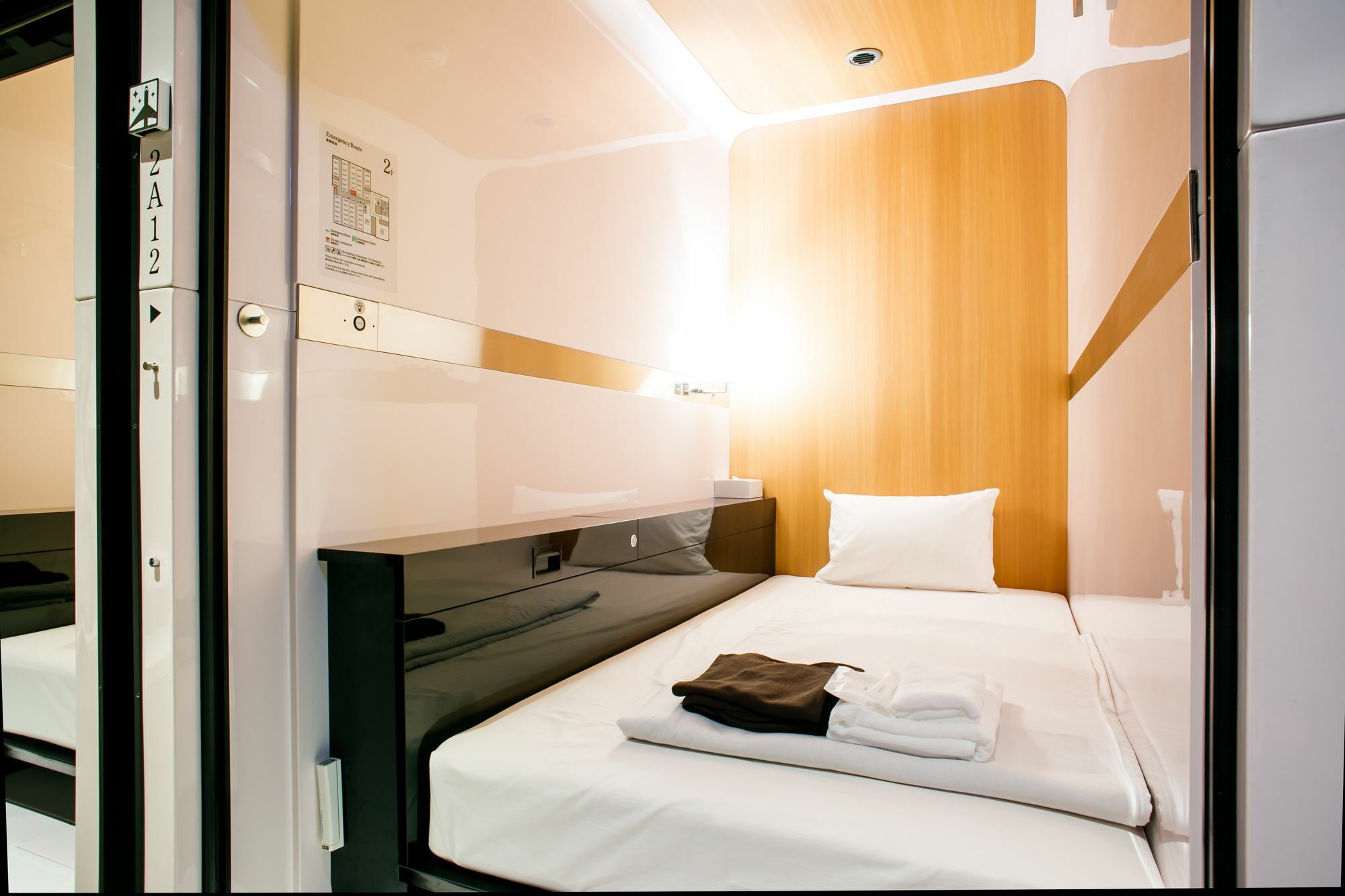 First Cabin Tkp Nagoya Station Hotel Bagian luar foto
