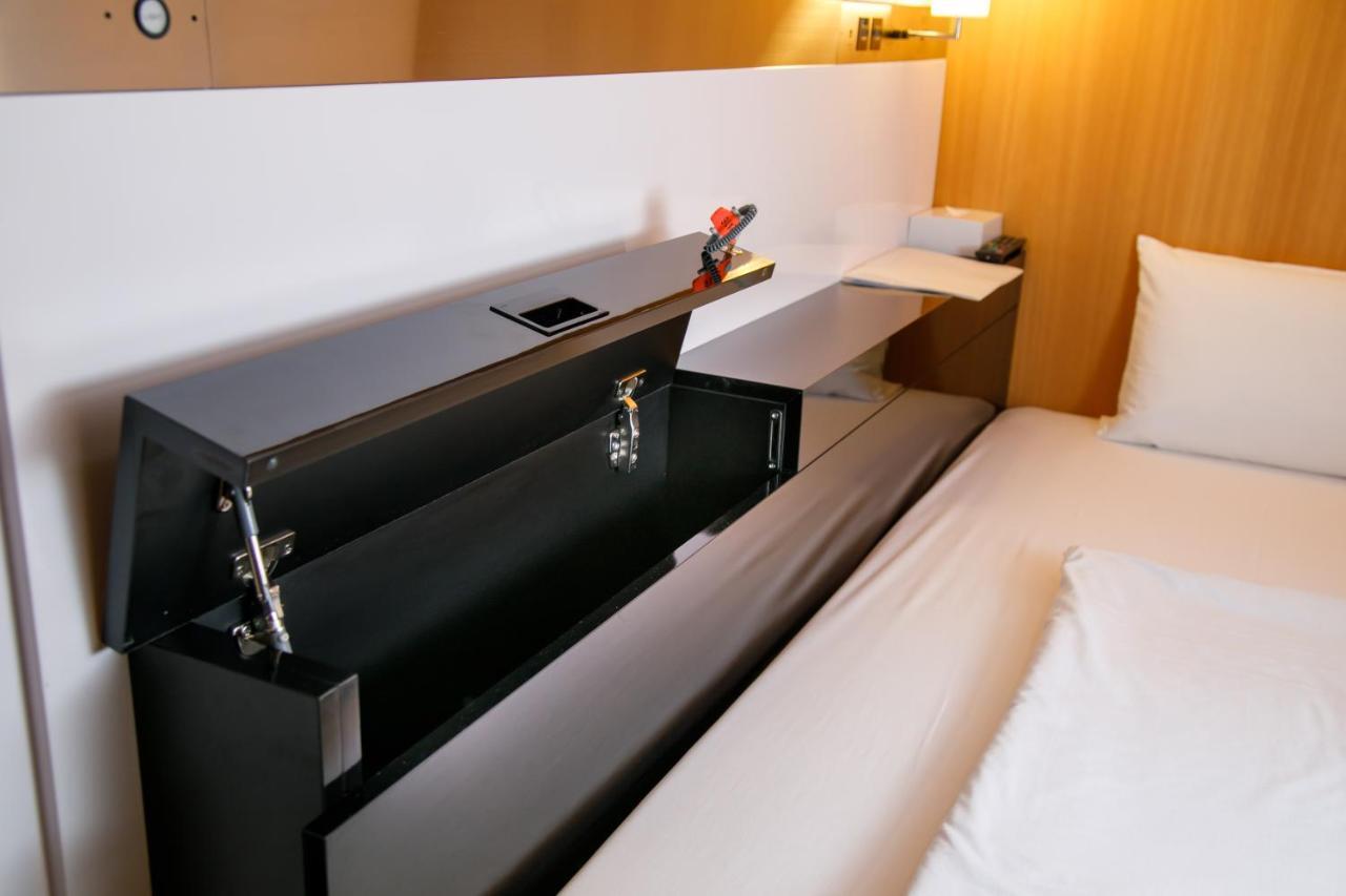 First Cabin Tkp Nagoya Station Hotel Bagian luar foto